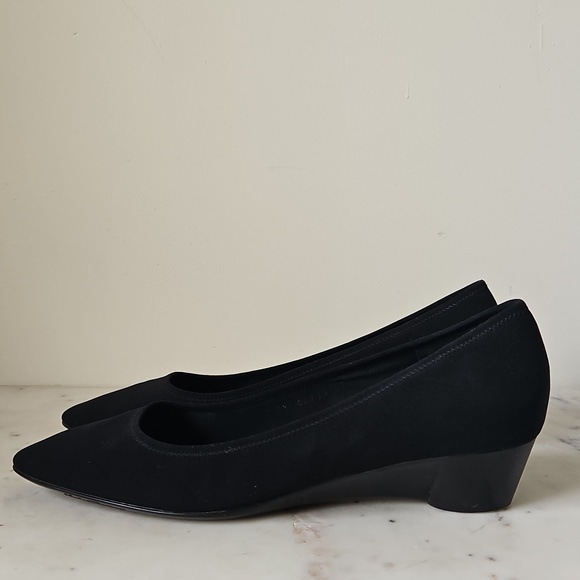 SALVATORE FERRAGAMO: Sleek Black Pointed Low Wedge Heels - Picture 3 of 10